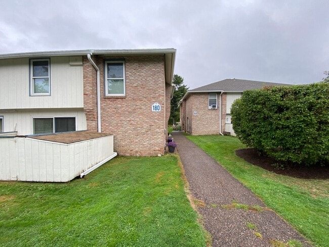 Building Photo - 180 Ledgewood Cir