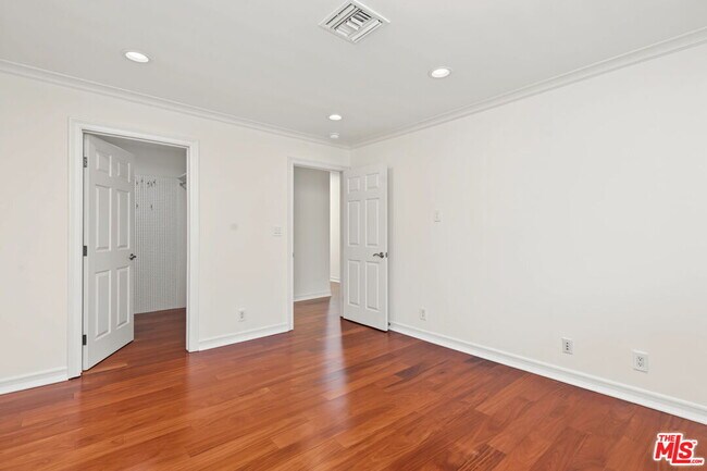 Building Photo - 860 Bronze Ln