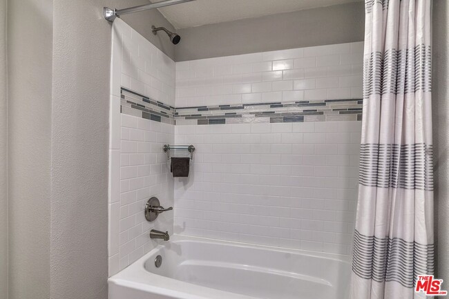 Building Photo - 8642 Gregory Wy