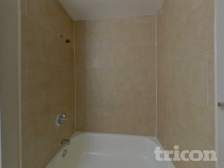 Building Photo - 612 Yelvington Ave