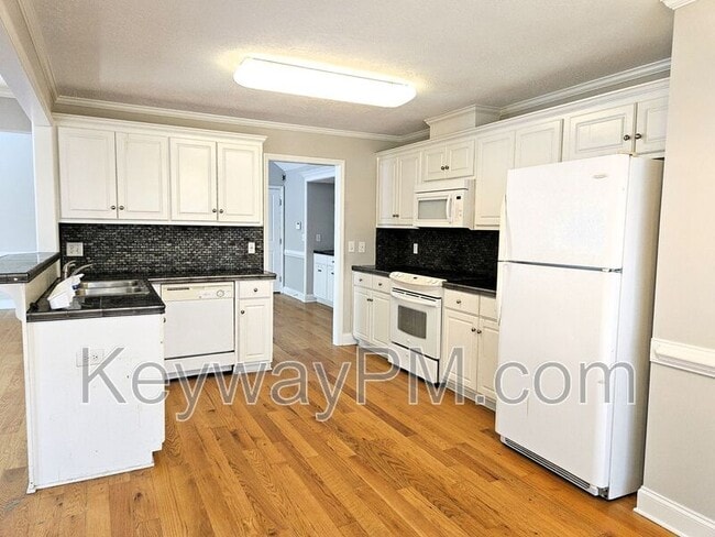 Building Photo - 808 Tyler Woods Dr