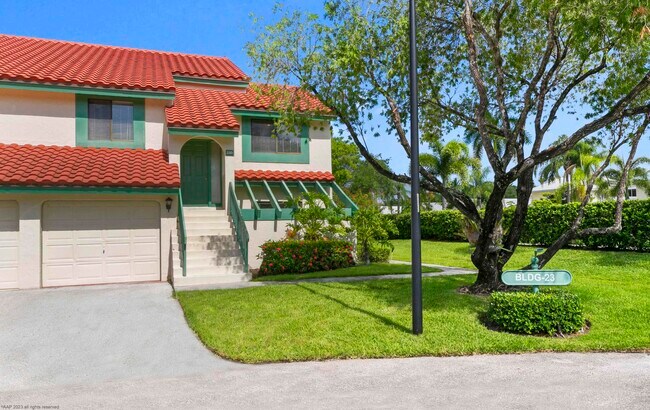 Building Photo - 23 Lexington Ln W