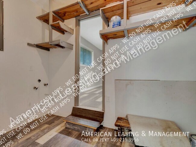 Building Photo - 1301 Spring Lake Dr