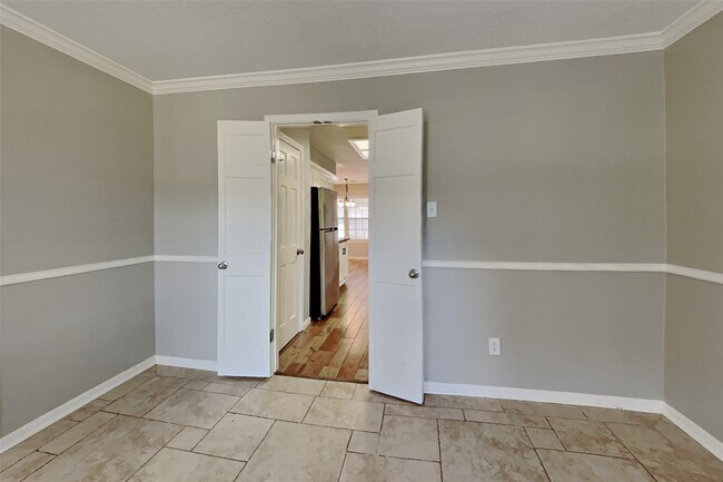 Building Photo - 8427 Burwood Park Dr