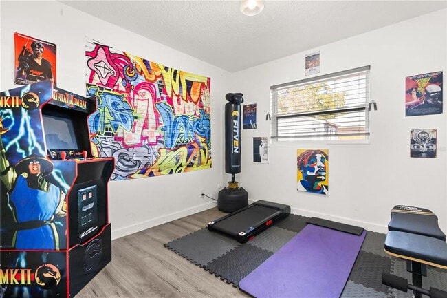 Building Photo - 5611 S Sheridan Rd