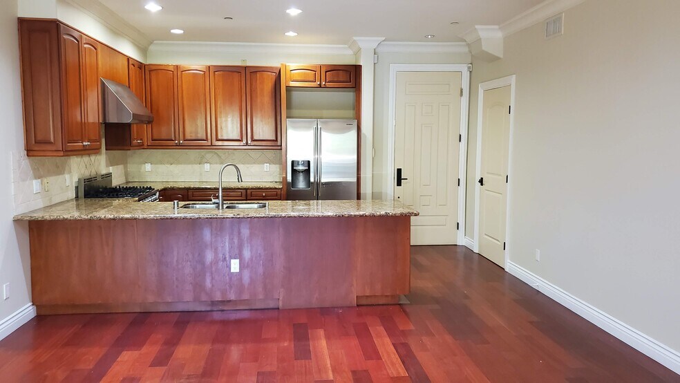 Kitchen - 1135 S Shenandoah St