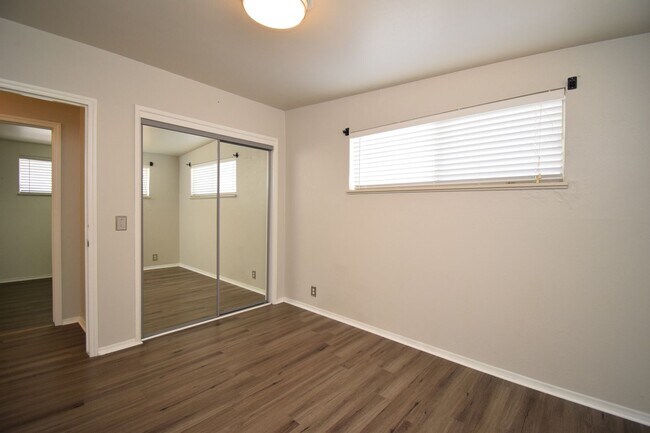 Building Photo - Updated and Charming 3 Bed Home with Fiber Internet & New Appliances!!!