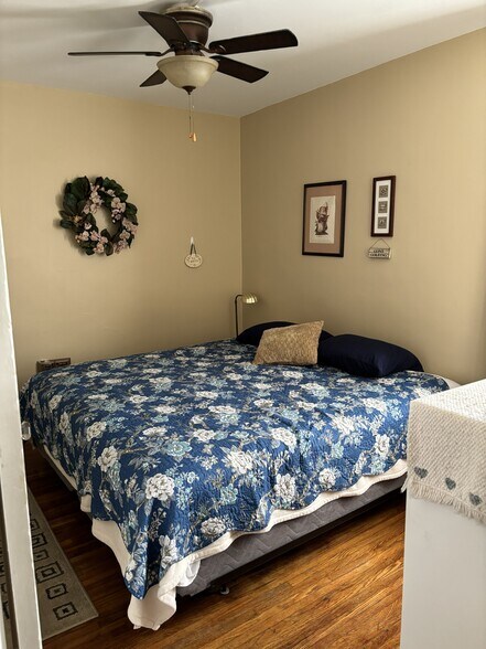 master bedroom - 4124 Seneca St