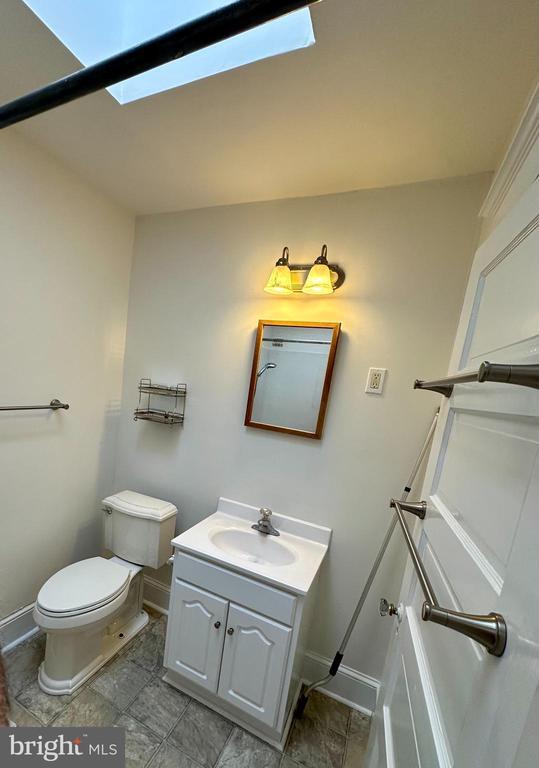 Building Photo - 228 N Orange St