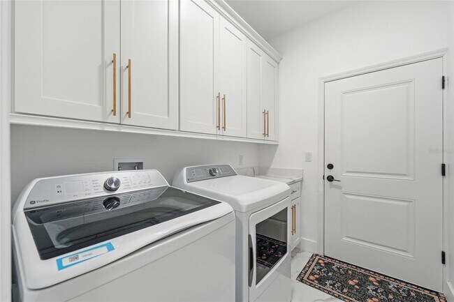 Building Photo - 2075 Jewell Ave