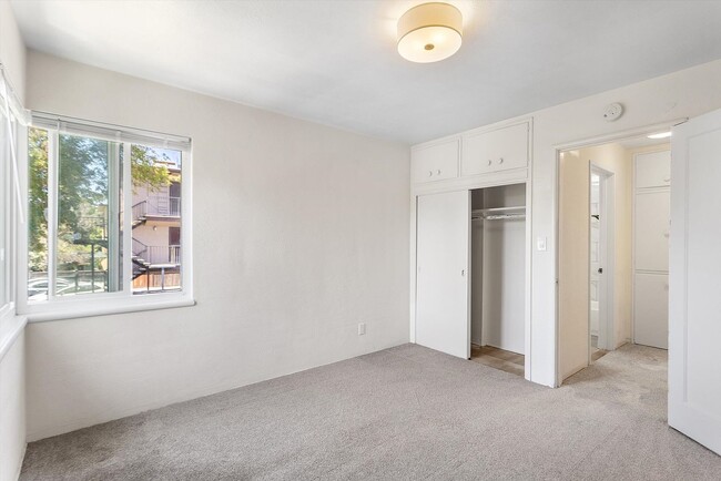Building Photo - 2238 Encinal Ave