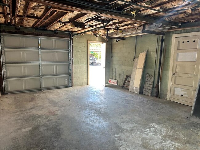 Building Photo - 1800 Pass a Grille Way