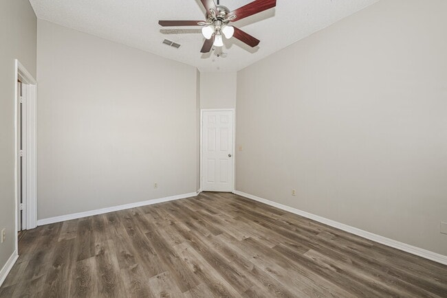 Building Photo - 7737 Manassas Ct E