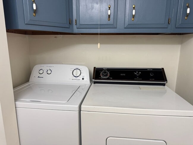 Building Photo - Gorgeous 2 BR Townhouse in New Market!