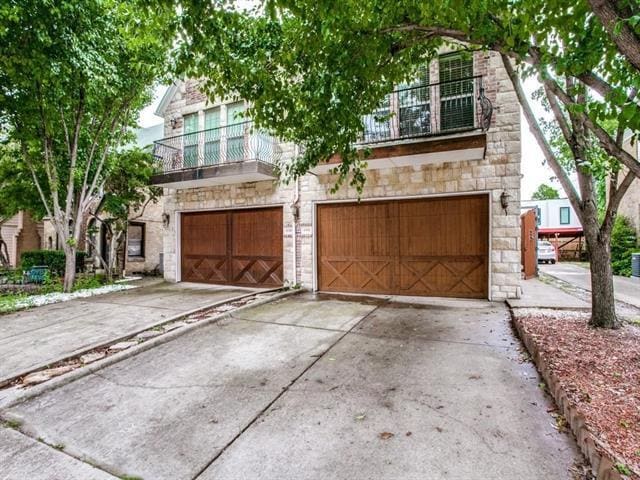 Building Photo - 6008 La Vista Dr