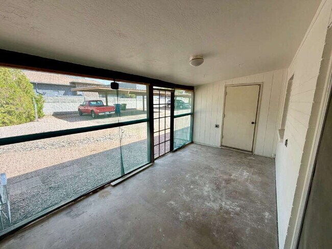 Building Photo - 6734 E Dallas St