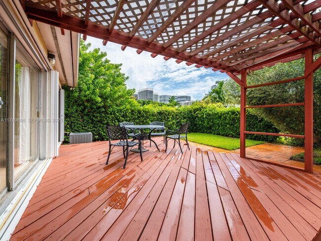 Building Photo - 9441 Byron Ave