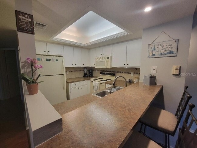 Building Photo - 19505 Quesada Ave