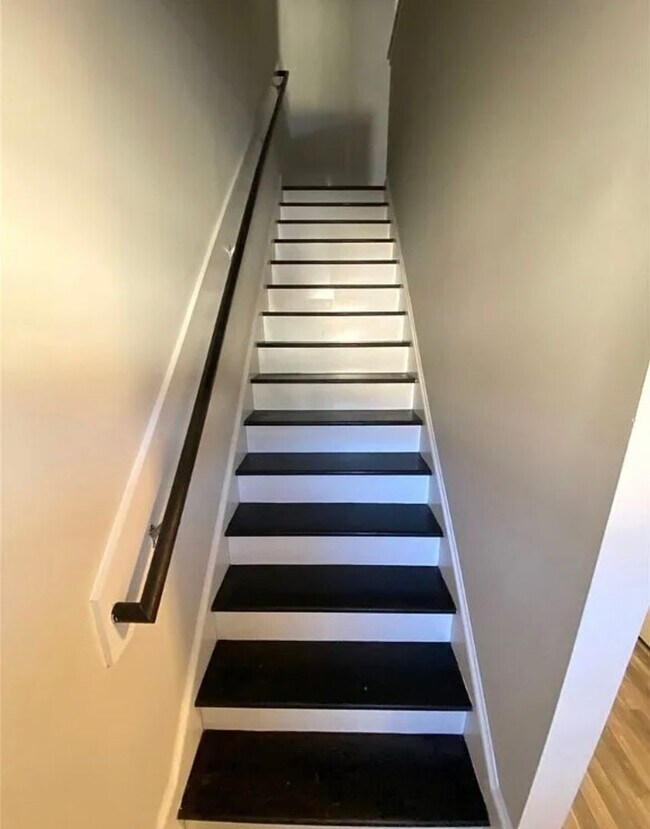 Building Photo - 2539 Gardner Park Dr