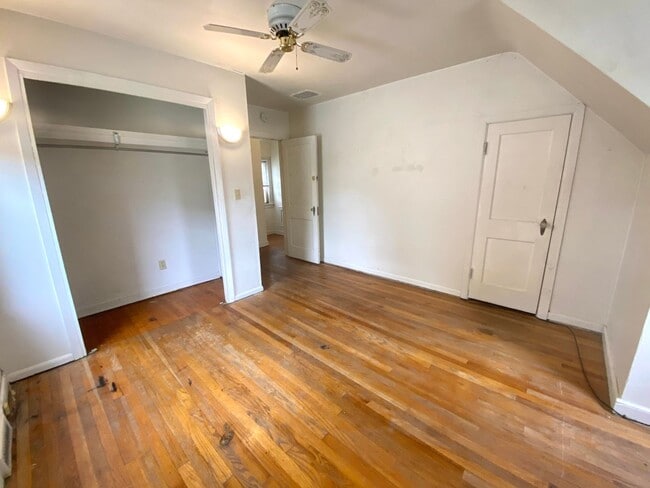 Building Photo - 5 bed 1.5 Bath Single Family Home! Near NDSU!