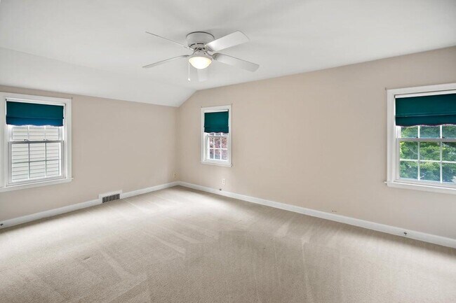 Building Photo - 5160 N Kent Ave