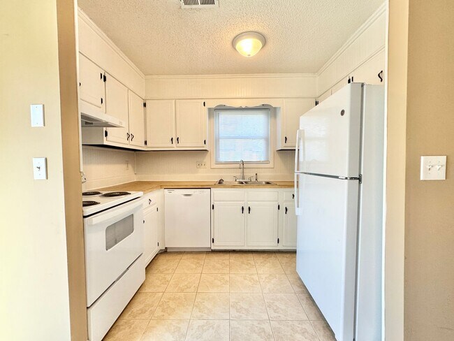 Building Photo - Holden Village Townhome Available - Newly ...