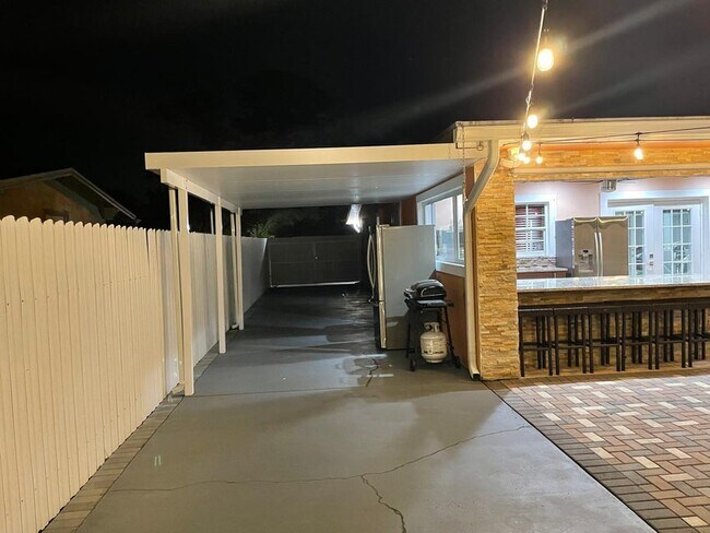 Building Photo - 584 Vossler Ave