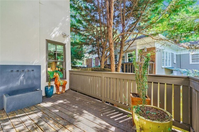 Building Photo - 868 Rosedale Rd NE