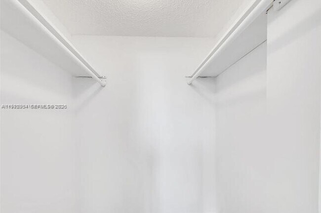 Building Photo - 16465 NE 22nd Ave