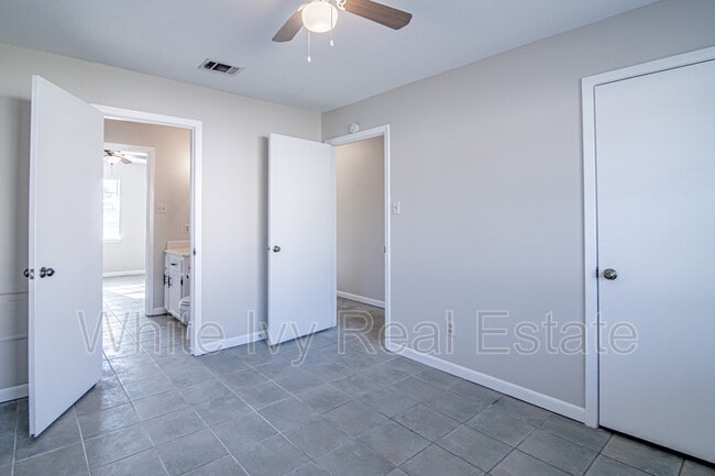 Building Photo - 295 Broadmoor Dr