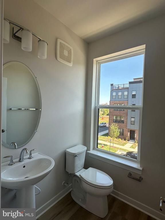 Building Photo - 43799 Middleway Ter