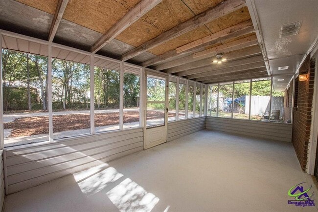 Building Photo - 111 Briarwood Dr