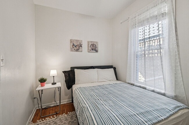 Building Photo - 5017 N Meade Ave