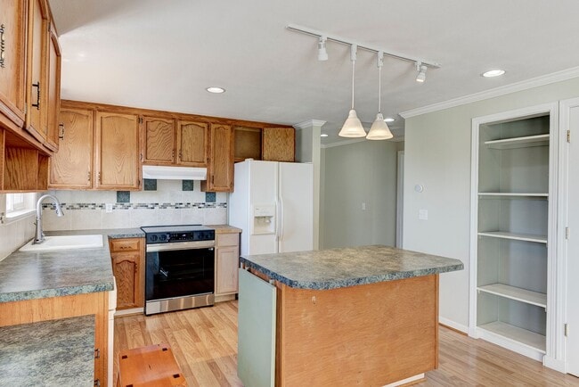 Building Photo - Spacious 2-Story Split-Level Home with Wat...