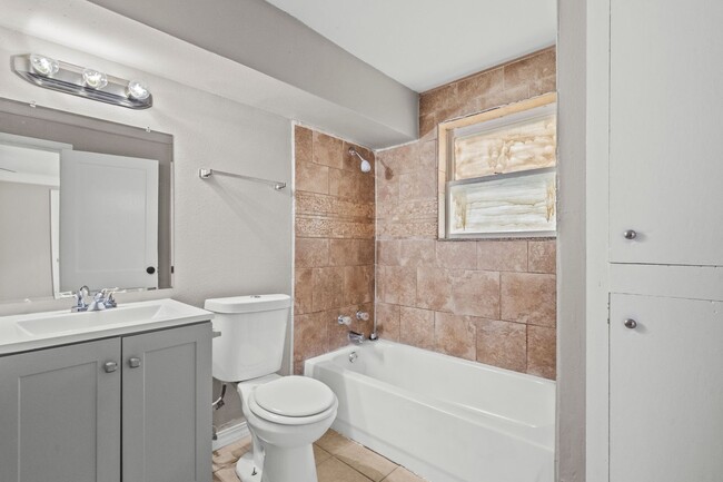 Building Photo - 4020 Avenue O 1/2