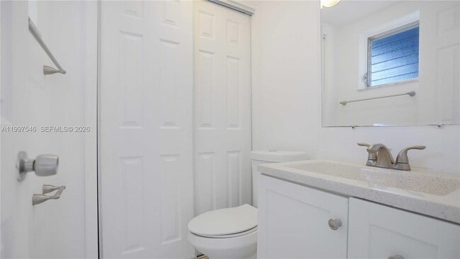 Building Photo - 1340 Lincoln Rd