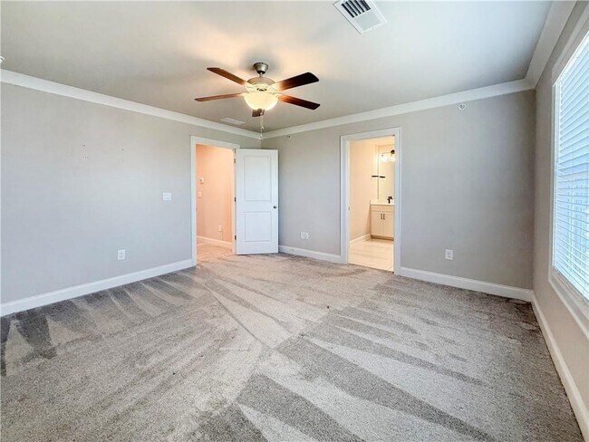 Building Photo - 732 Mulberry Walk