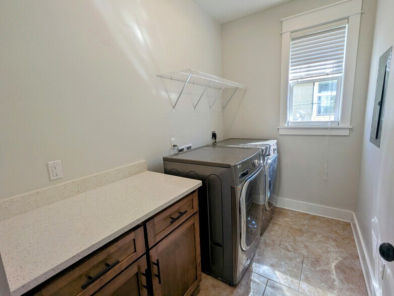 Building Photo - 325 Turtle Cove