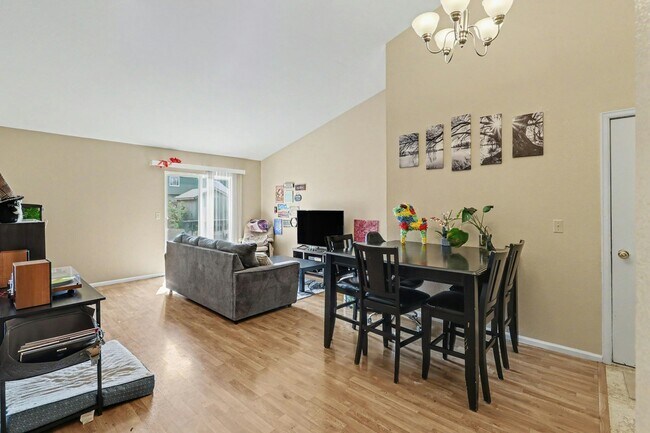 Building Photo - 4787 Sunvalley Dr