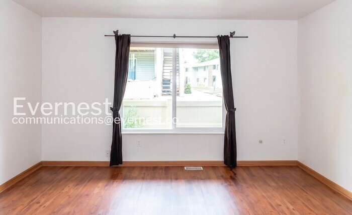 Building Photo - 1855 Icarus Dr