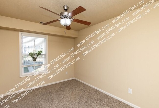 Building Photo - 9155 Coneflower Dr