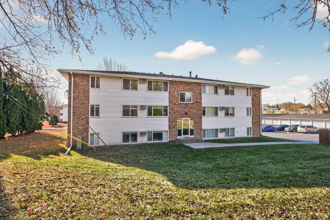 Building Photo - Rosco Apts-2720