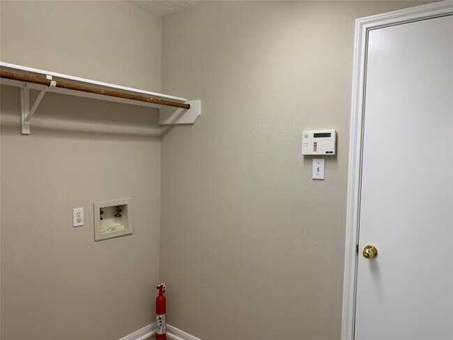 Building Photo - 3611 Stratford Town Ln