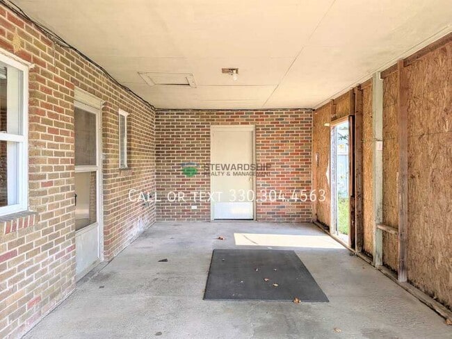 Building Photo - 15251 Lincoln Way W