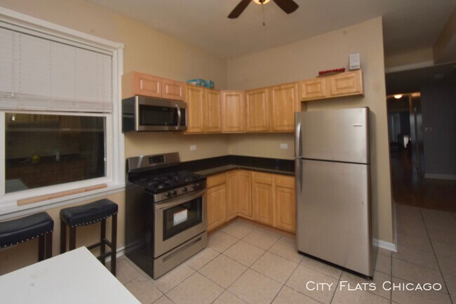 Building Photo - 950 W Addison St