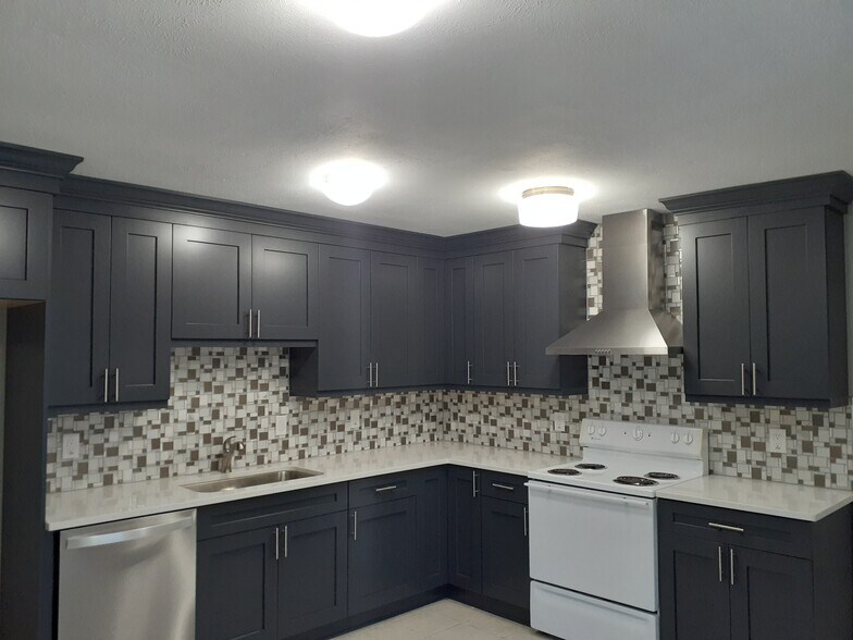 Building Photo - 9022 Millwood Dr