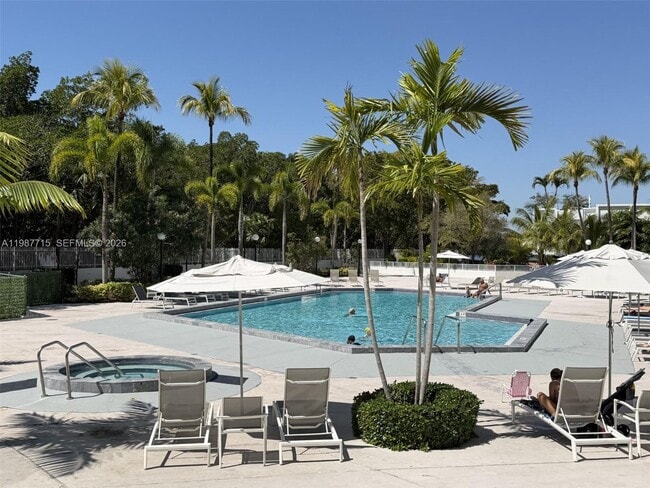 Building Photo - 100 Bayview Dr