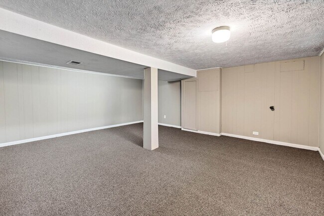 Building Photo - 6514 Blondo St