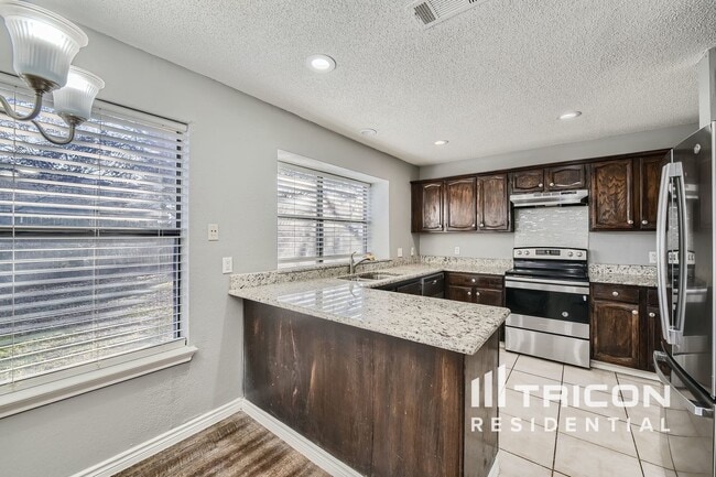 Building Photo - 2112 Churchill Downs Dr