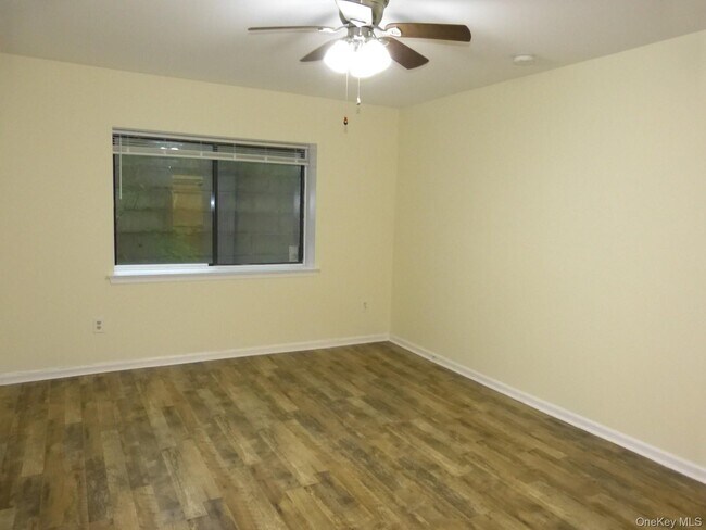 Building Photo - 715 Kennedy Dr